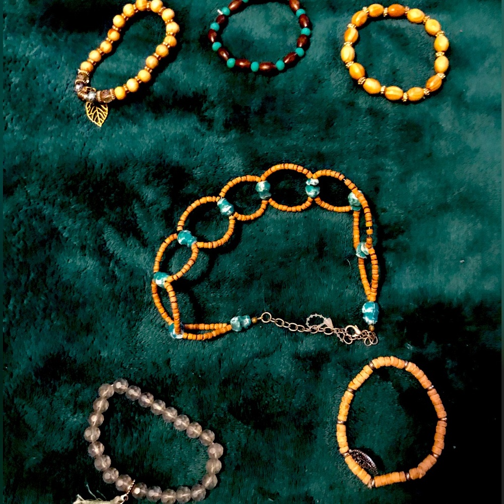 5 stretchy bracelets and a choker necklace!